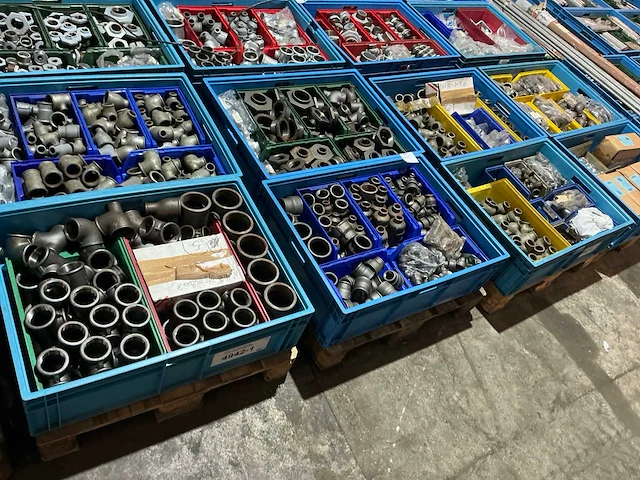 Partij pijpfitting materiaal - afbeelding 1 van  12