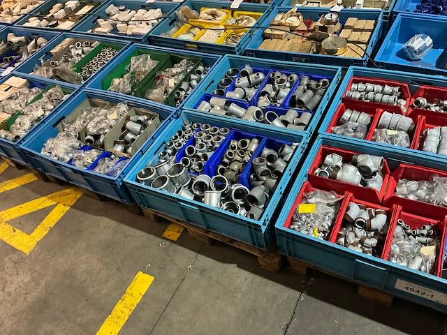 Partij pijpfitting materiaal - afbeelding 1 van  11