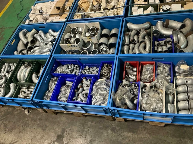 Partij pijpfitting materiaal - afbeelding 1 van  9