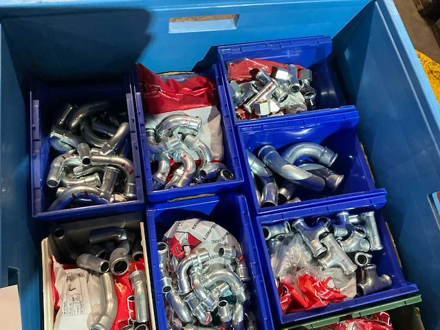Partij pijpfitting materiaal - afbeelding 2 van  10