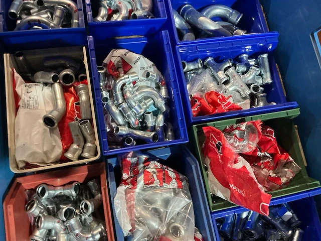 Partij pijpfitting materiaal - afbeelding 10 van  10
