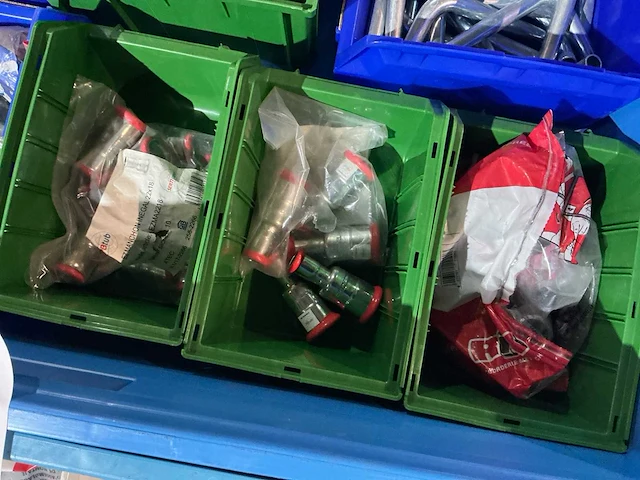 Partij pijpfitting materiaal - afbeelding 10 van  10