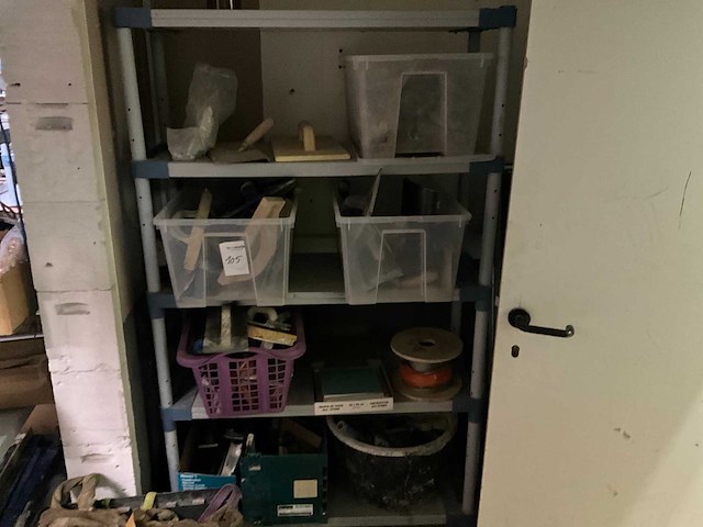 Partij plamuur diverse materialen - afbeelding 1 van  7