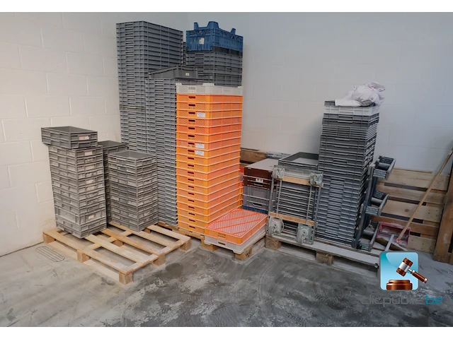 Partij plastic bakken - afbeelding 1 van  12