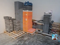 Partij plastic bakken