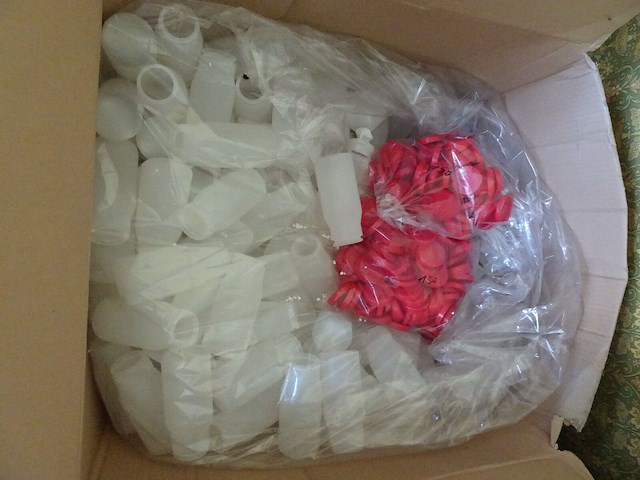 Partij plastic flesjes - afbeelding 1 van  1