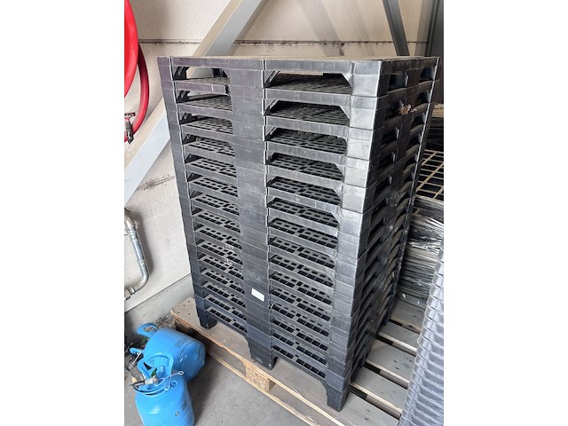 Partij plastic pallets - afbeelding 2 van  4