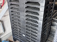 Partij plastic pallets - afbeelding 2 van  4