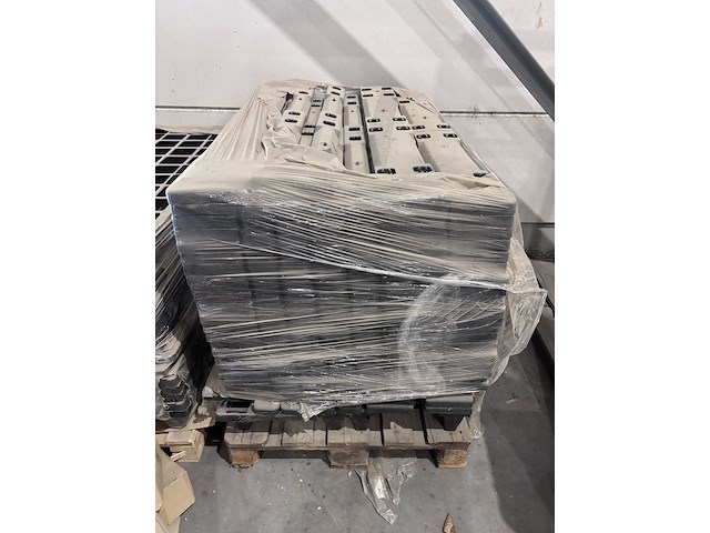 Partij plastic pallets - afbeelding 3 van  4