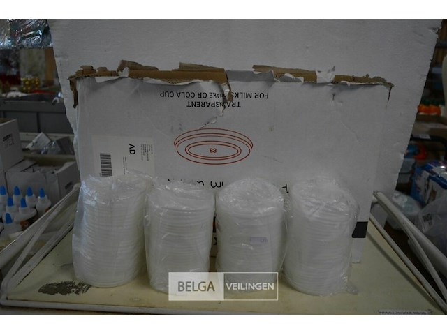 Partij plastieken deksels voor bekertjes - afbeelding 1 van  2