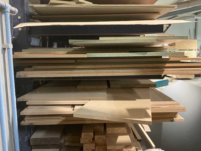 Partij platen en houten planken - afbeelding 2 van  10