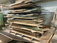 Partij platen en houten planken - afbeelding 1 van  10