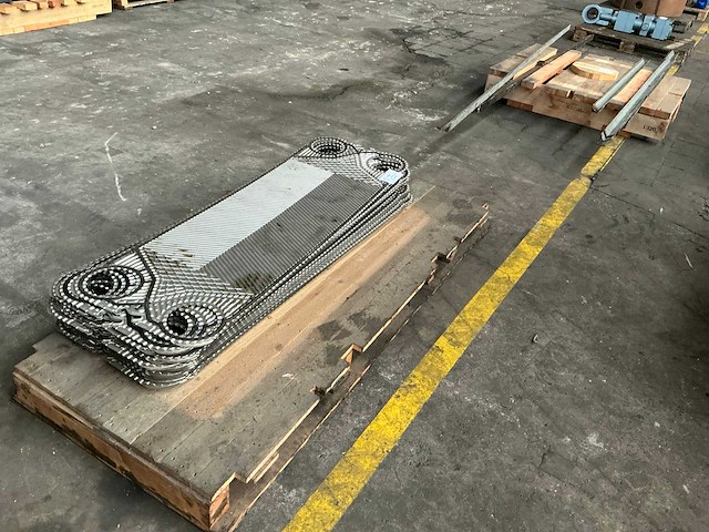 Partij platen voor een platenwarmtewisselaar - afbeelding 1 van  4