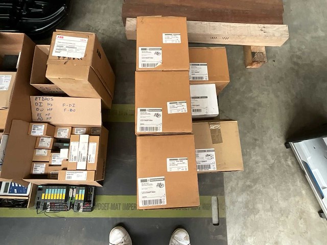 Partij plc materialen en automatiseringscomponenten – industrieel - afbeelding 2 van  3