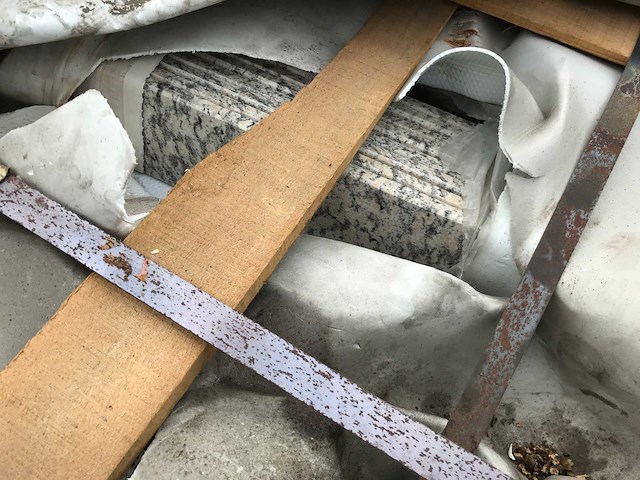 Partij plinten 334lm yellow tiger - afbeelding 1 van  3