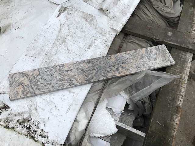 Partij plinten 337 lm - afbeelding 1 van  3