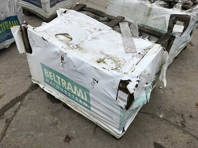 Partij plinten 337 lm - afbeelding 2 van  3