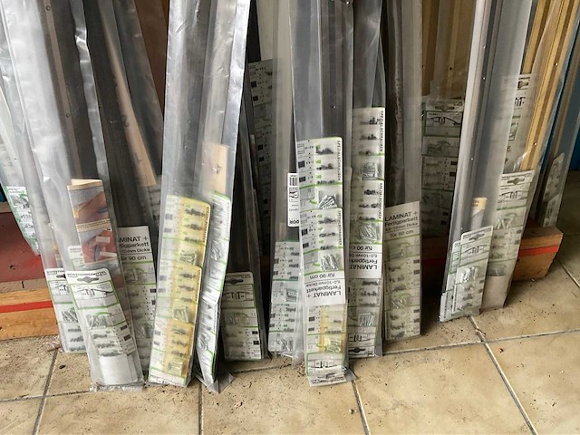 Partij plinten, afdeklijsten en overgangsprofielen - afbeelding 3 van  17