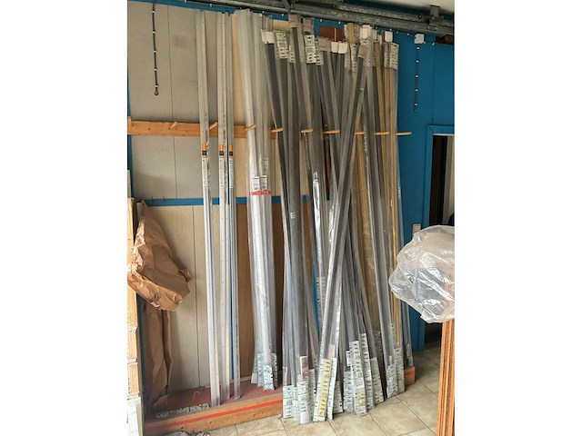 Partij plinten, afdeklijsten en overgangsprofielen - afbeelding 16 van  17