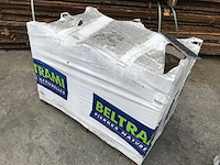 Partij plinten ca. 114 lm natuursteen ca. 9,12 m2 - afbeelding 2 van  3