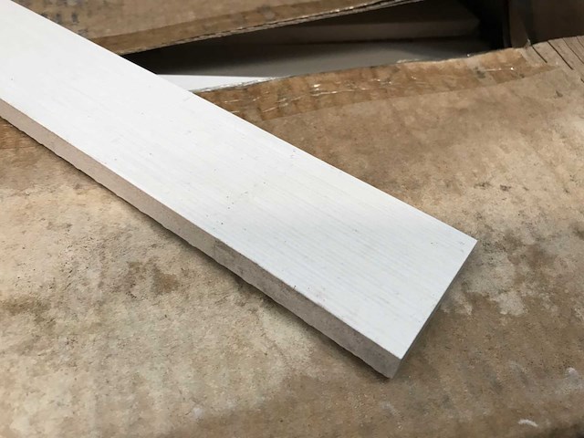 Partij plinten ca. 97,2 lm - afbeelding 4 van  4