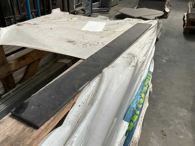 Partij plinten - afbeelding 2 van  5