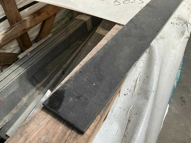 Partij plinten - afbeelding 3 van  5