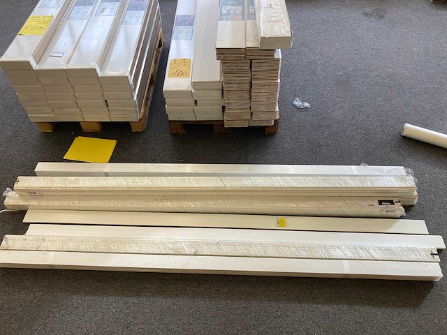 Partij plinten - afbeelding 1 van  6