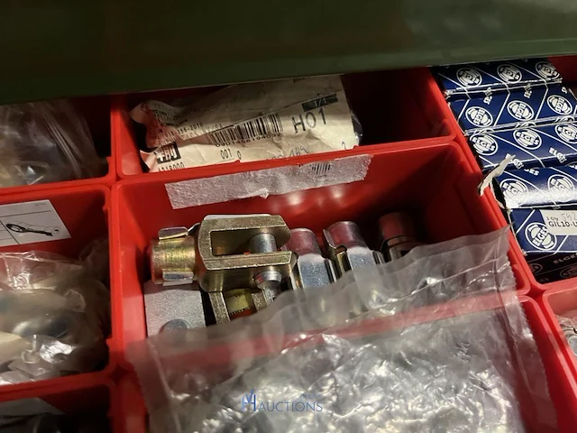 Partij pneumatische draaicilinders, grijpers en klemunits - afbeelding 34 van  175