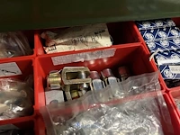 Partij pneumatische draaicilinders, grijpers en klemunits - afbeelding 34 van  175