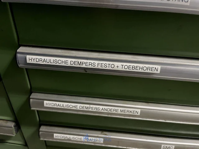 Partij pneumatische draaicilinders, grijpers en klemunits - afbeelding 42 van  175