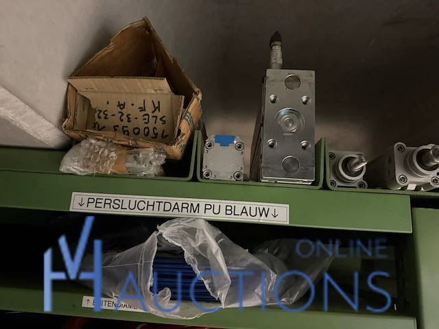Partij pneumatische draaicilinders, grijpers en klemunits - afbeelding 57 van  175