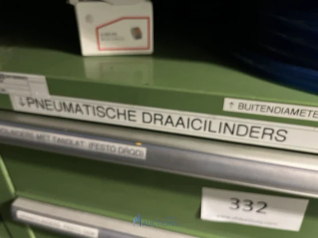 Partij pneumatische draaicilinders, grijpers en klemunits - afbeelding 68 van  175