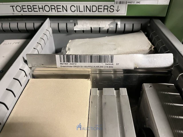 Partij pneumatische draaicilinders, grijpers en klemunits - afbeelding 89 van  175