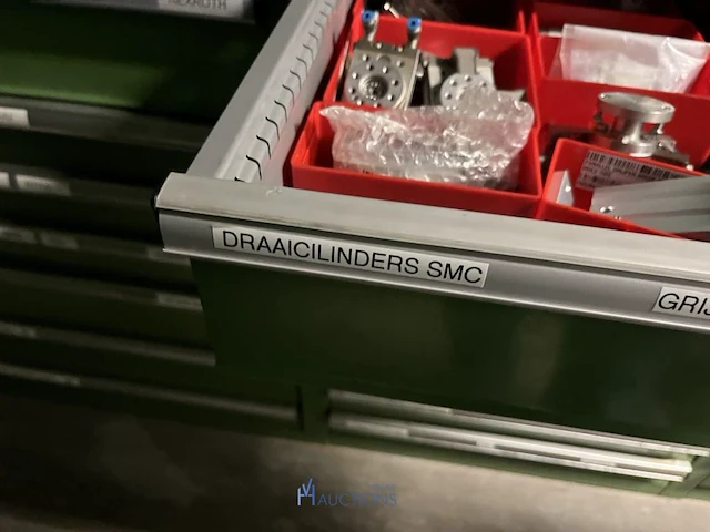Partij pneumatische draaicilinders, grijpers en klemunits - afbeelding 131 van  175