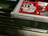 Partij pneumatische draaicilinders, grijpers en klemunits - afbeelding 131 van  175