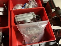 Partij pneumatische draaicilinders, grijpers en klemunits - afbeelding 140 van  175