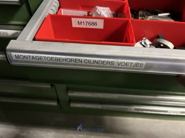 Partij pneumatische draaicilinders, grijpers en klemunits - afbeelding 162 van  175