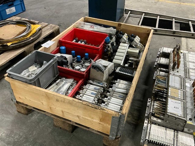 Partij pneumatische spare parts - afbeelding 2 van  6