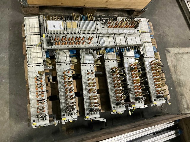 Partij pneumatische ventieleilanden - afbeelding 1 van  6