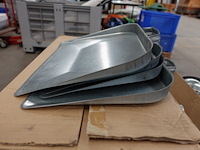 Partij poetsgrief (oa trekkers, borstels harde en zacht, vuilblik,…) - afbeelding 6 van  9