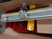 Partij poetsgrief (oa trekkers, borstels harde en zacht, vuilblik,…) - afbeelding 9 van  9