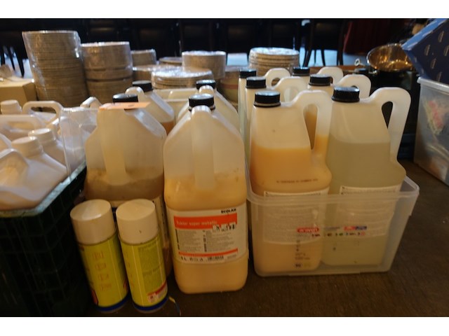 Partij poetsproducten - afbeelding 2 van  9