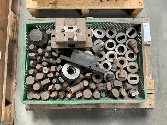 Partij ponsen- en matrijzen onderdelen - afbeelding 1 van  3