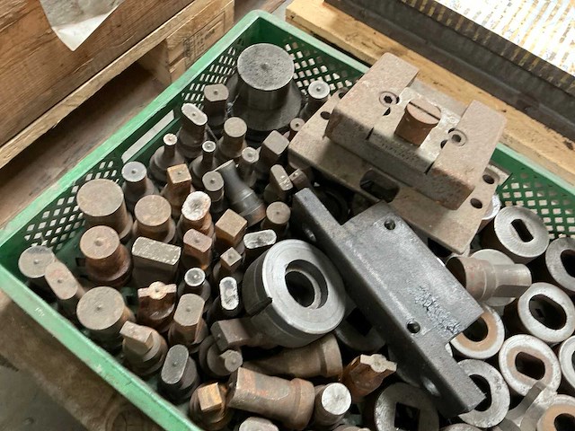 Partij ponsen- en matrijzen onderdelen - afbeelding 3 van  3