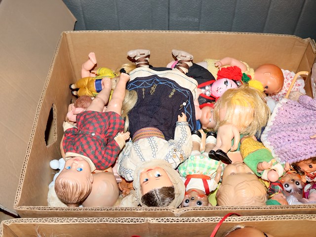 Partij poppen - afbeelding 6 van  7