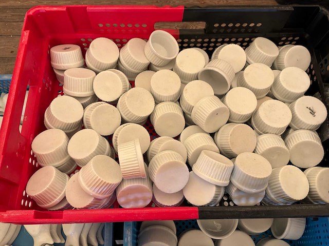 Partij porselein potjes en schoteltjes - afbeelding 2 van  5