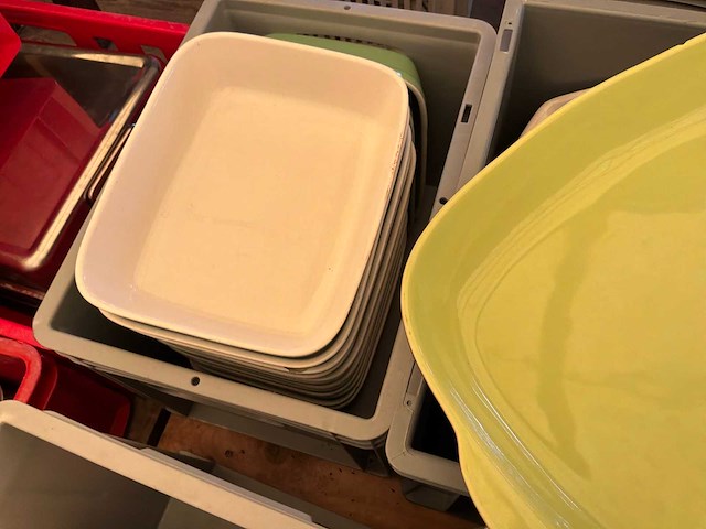 Partij porseleinen borden en schalen - afbeelding 10 van  10