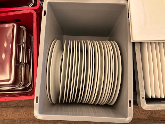 Partij porseleinen borden en schalen - afbeelding 2 van  10