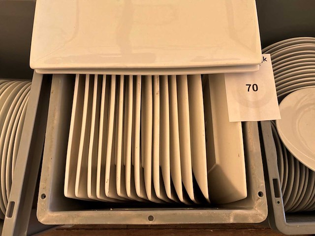 Partij porseleinen borden en schalen - afbeelding 3 van  10